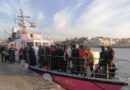 Fermata la nave di Banksy a Lampedusa, ”ong intralciano i soccorsi”